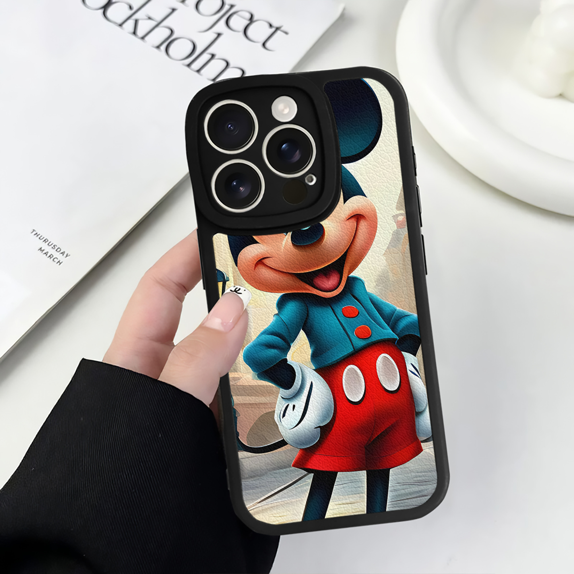 （画像用） ミッキーマウス Mickey Mouse 【iPhone 16シリーズ対応】シリコンスマホケース（レザー調） 材質：シリコン